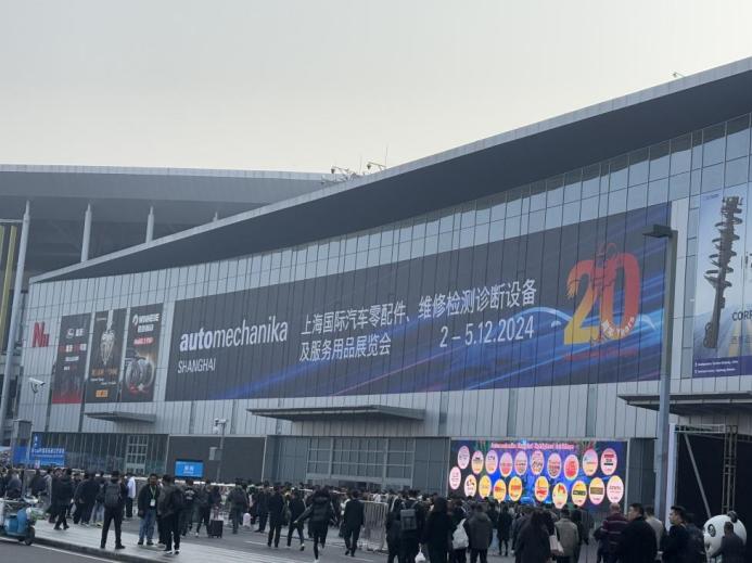 Hengda ဝန်ထမ်းများသည် 2024 Automechanika Shanghai တွင် ပါဝင်ခဲ့သည်။
